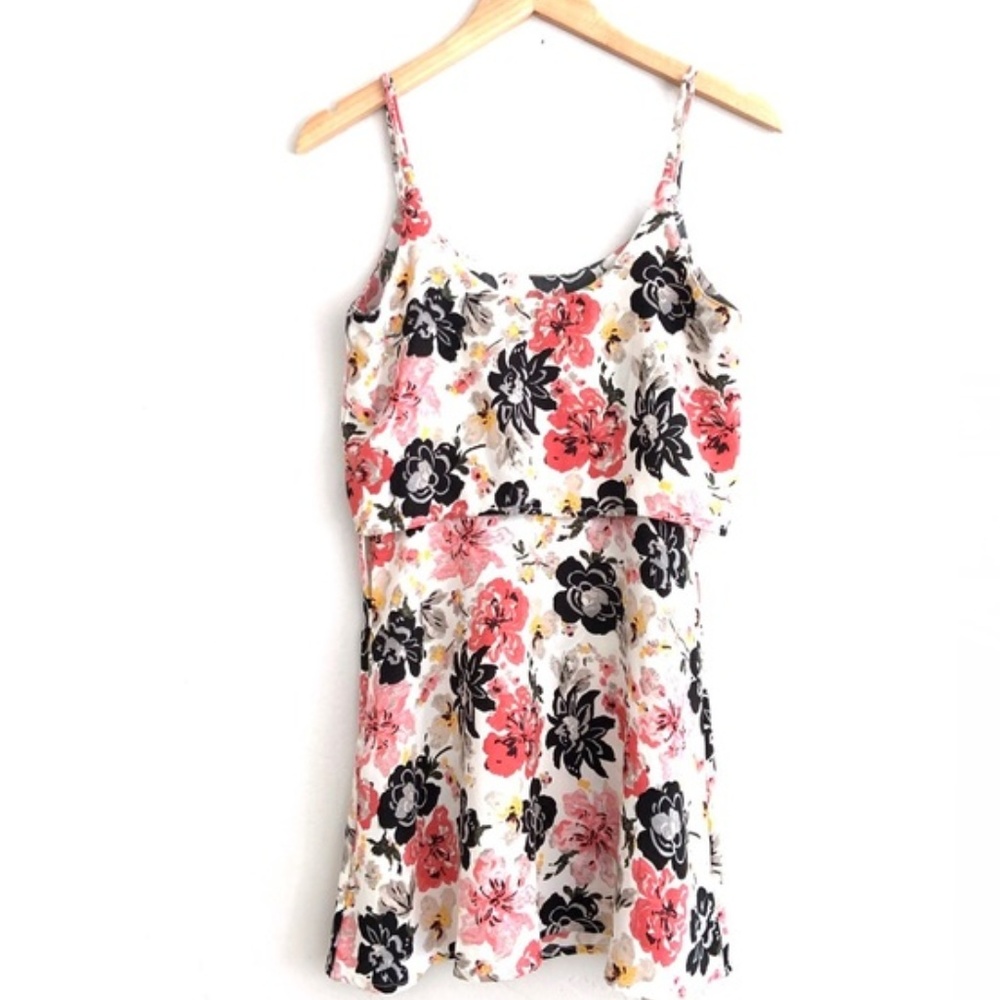 Abercrombie & Fitch Tiered Floral Dress - NWT - Picture 2 of 5